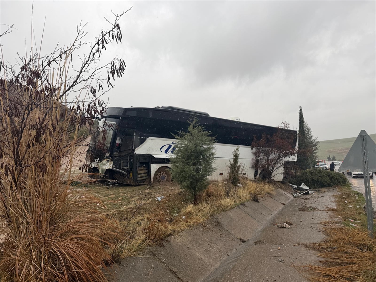 A A 20260112 40231287 40231281 A D I Y A M A N D A Y O L C U O T O B U S U I L E O T O M O B I L I N C A R P I S T I G I K A Z A D A 3 K I S I O L D U