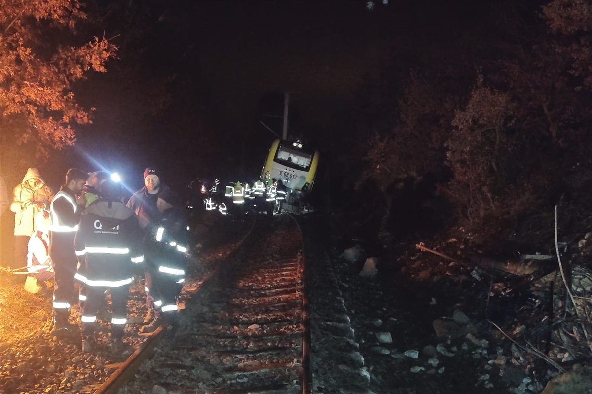 A A 20260129 40396100 40396096 B A L I K E S I R D E Y O L C U T R E N I N I N L O K O M O T I F I V E 1 V A G O N U T O P R A K K A Y M A S I N E D E N I Y L E R A Y D A N C I K T I