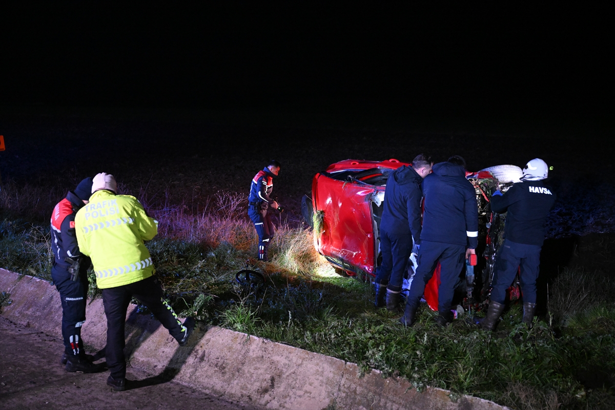Edirne'de Devrilen Otomobil2