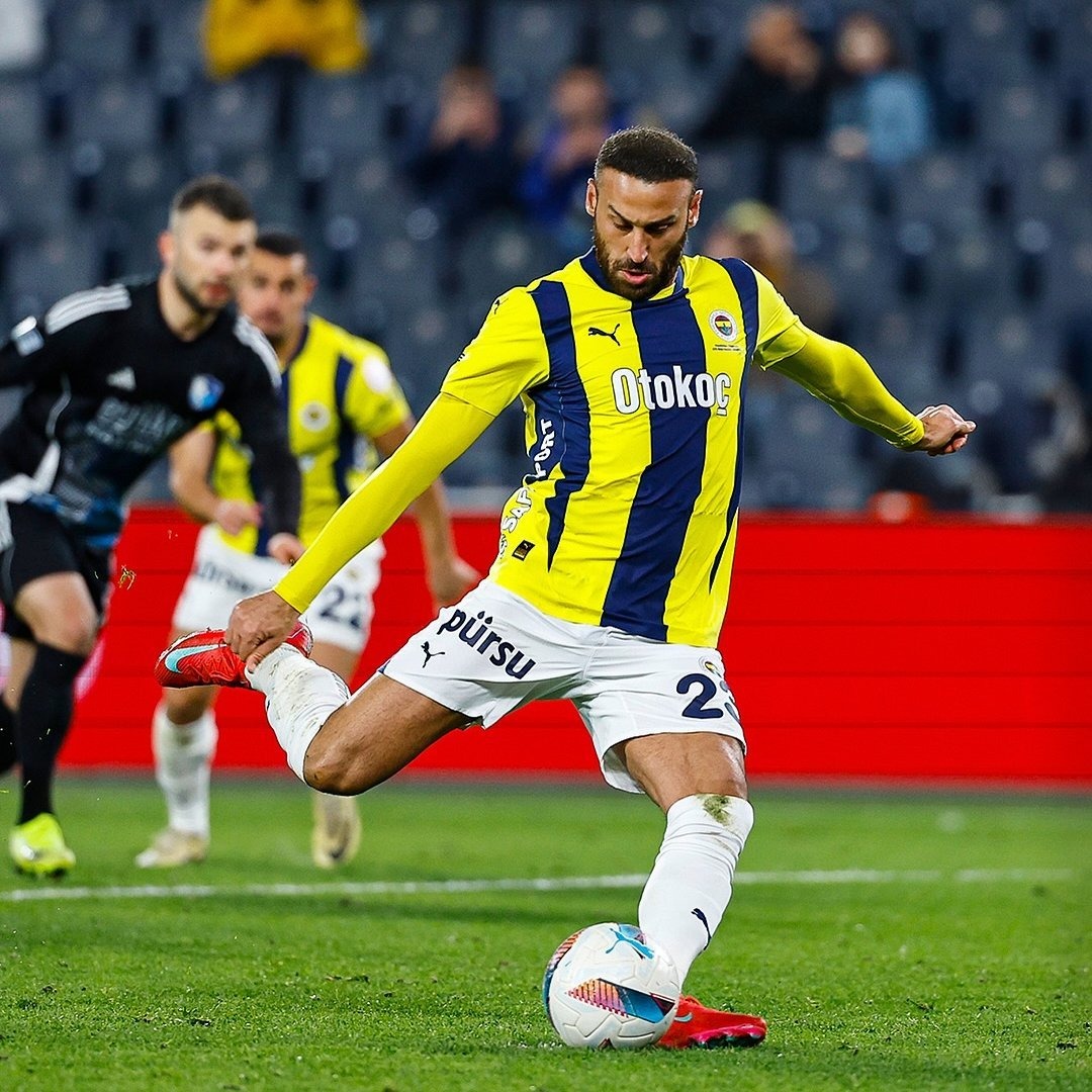 Fenerbahçe, Cenk Tosun'un Sözleşmesini Karşılıklı Anlaşmayla Feshetti