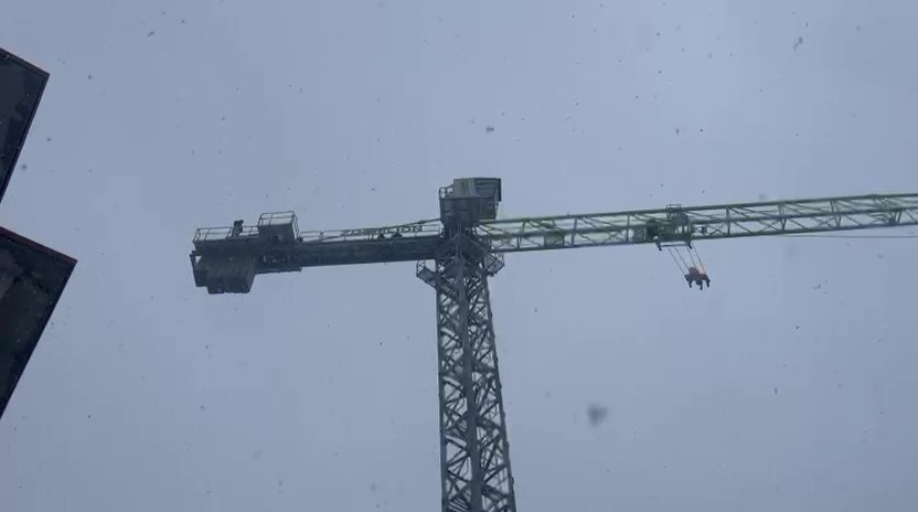 İşçilerden Inşaat Kule Vincinde Intihar Girişimi 2