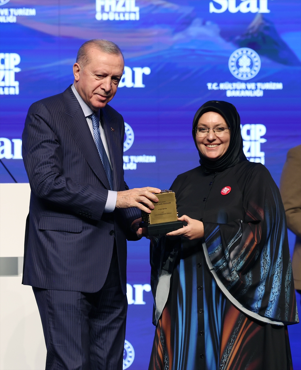 Necip Fazıl A A 20260109 40210420 40210415 C U M H U R B A S K A N I E R D O G A N 12 N E C I P F A Z I L O D U L L E R I T O R E N I N D E K O N U S T U