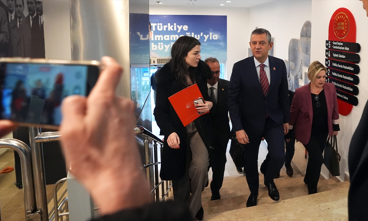 Özgür Özel Aday Ofisi 3