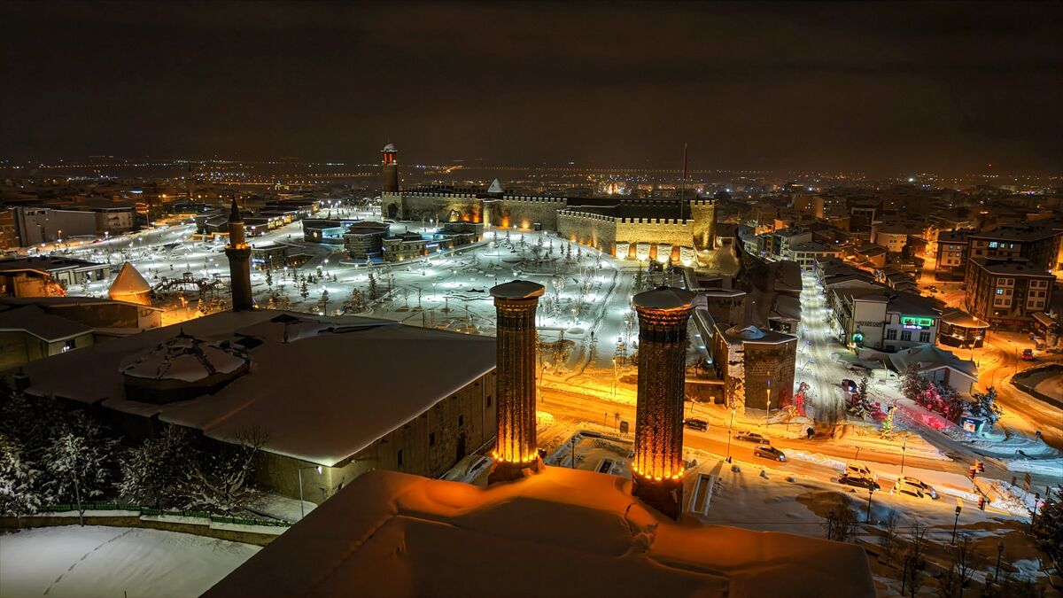 Karla kaplanan Erzurum havadan görüntülendi