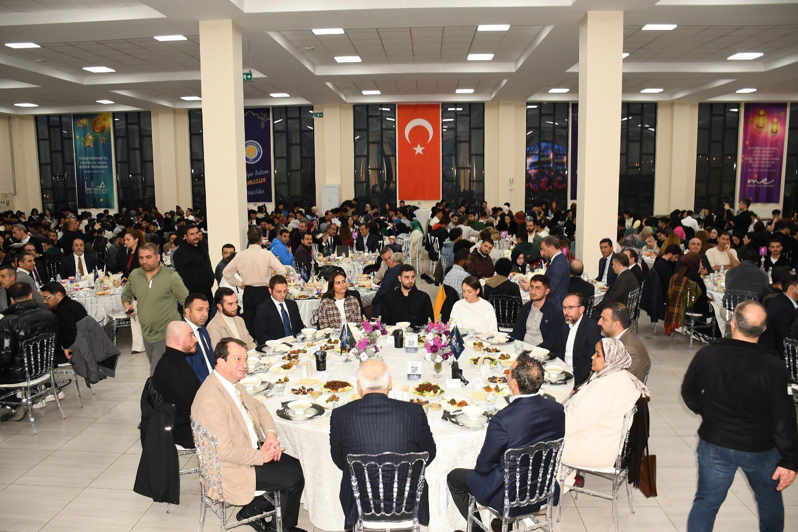 H C B Oq U I W0 A A R Lq