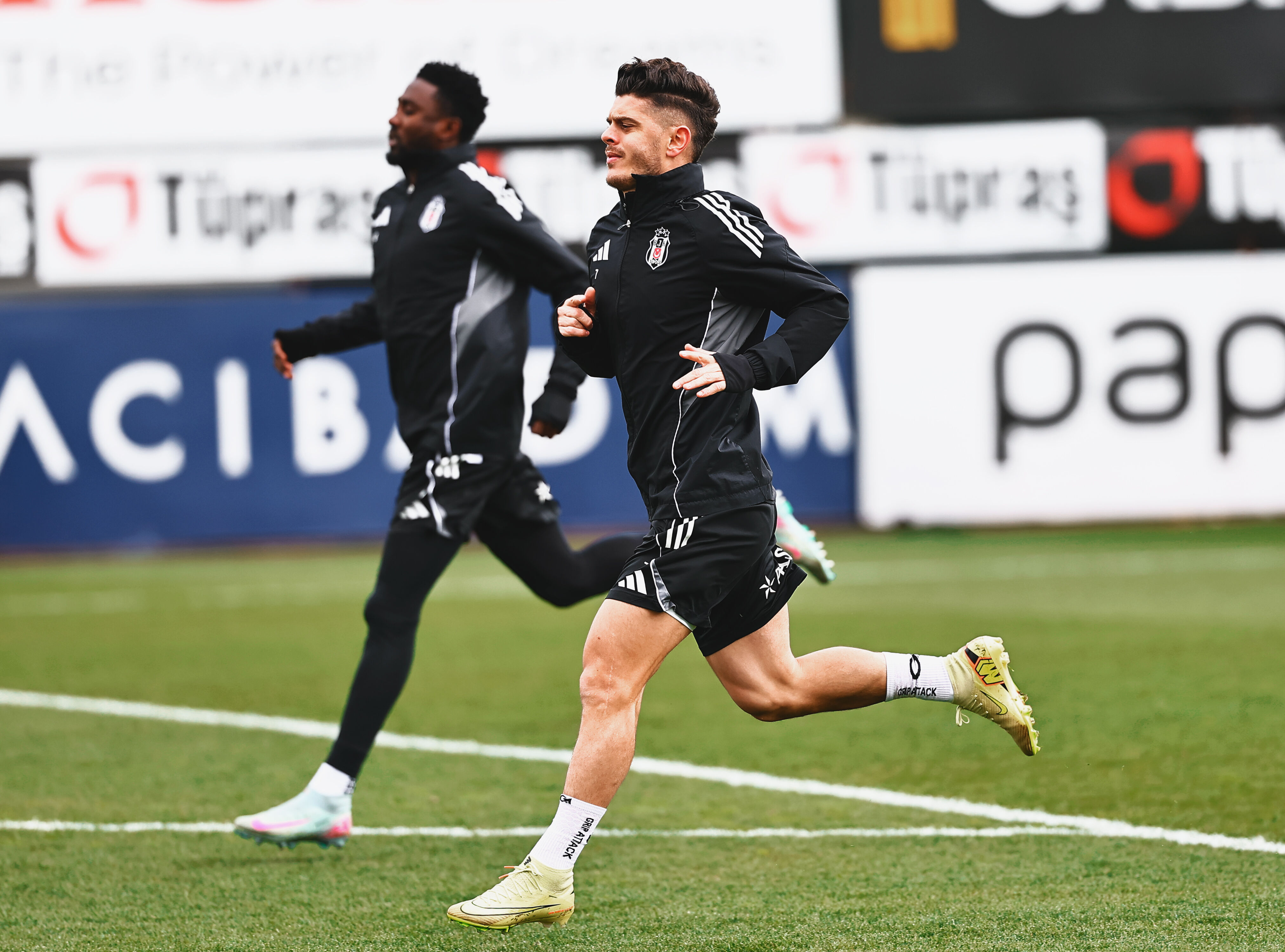 H C Fou4X W A A A3 Hs Y