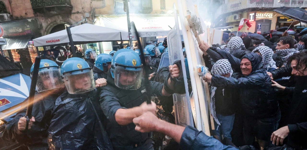 Italyada Sokaklar Karisti 11 Polis Yarali Mcnt