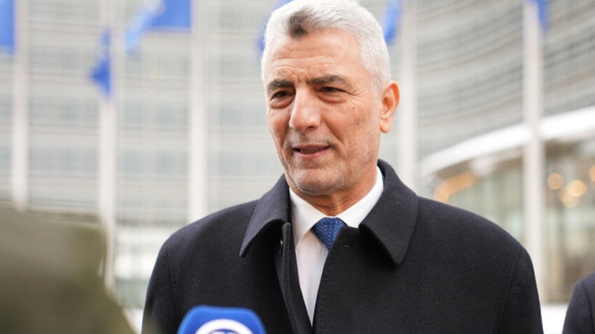 Ticaret Bakani Bolat Ab Turkiye Ile Daha Guclu Bir Savunma Muttefikligi Arayisinda J90W