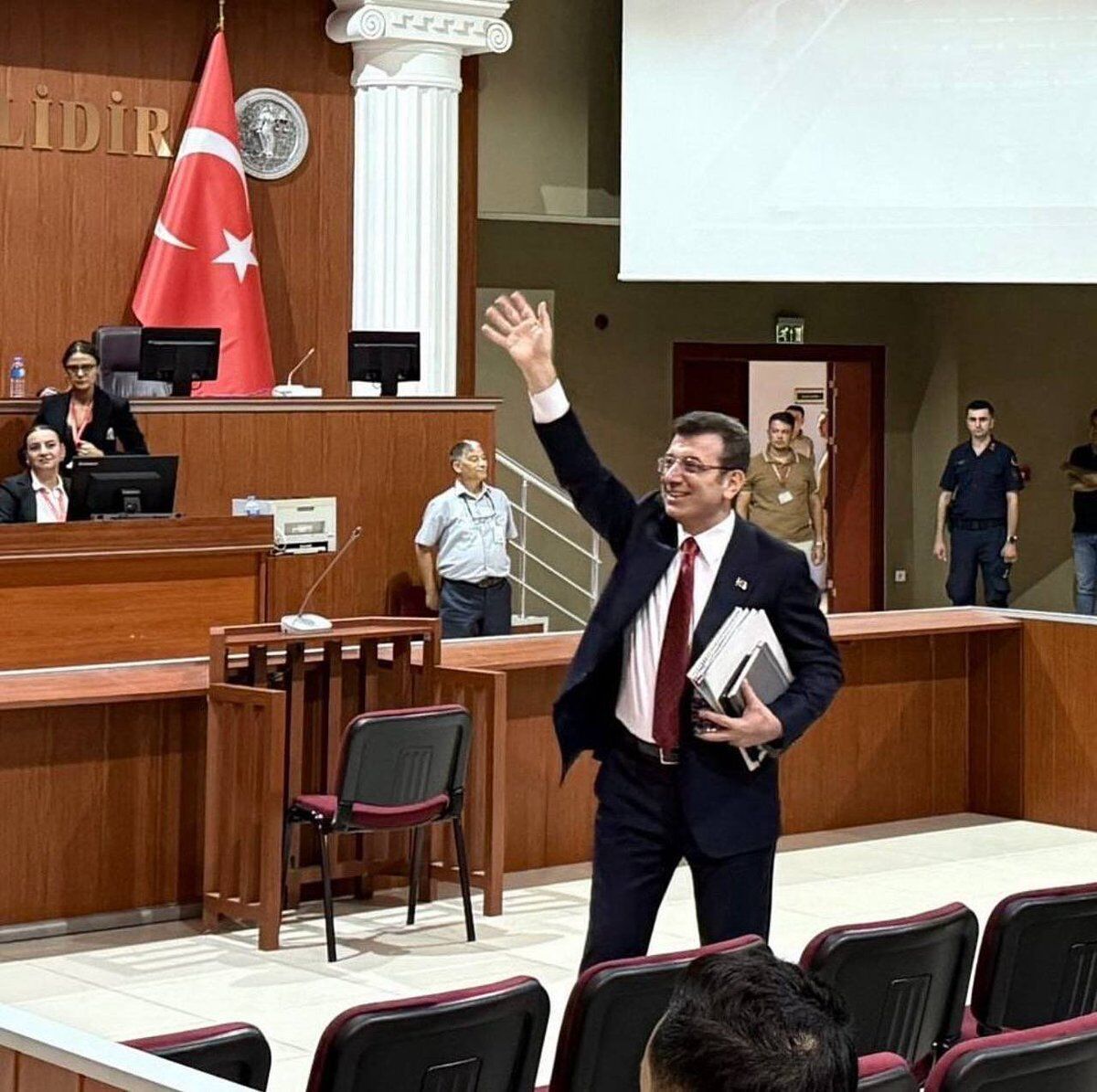 H C9W2Qq X M A A Pt Q