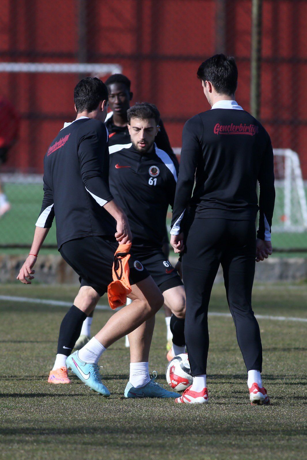 H D U A3Zh W8 A Aj W Z L