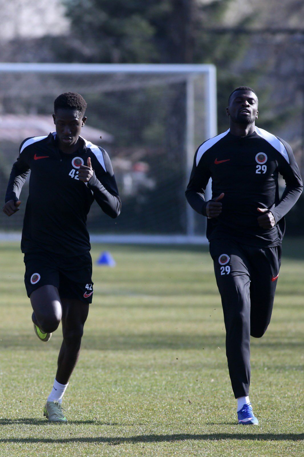 H D U At D S Ww A A G K9