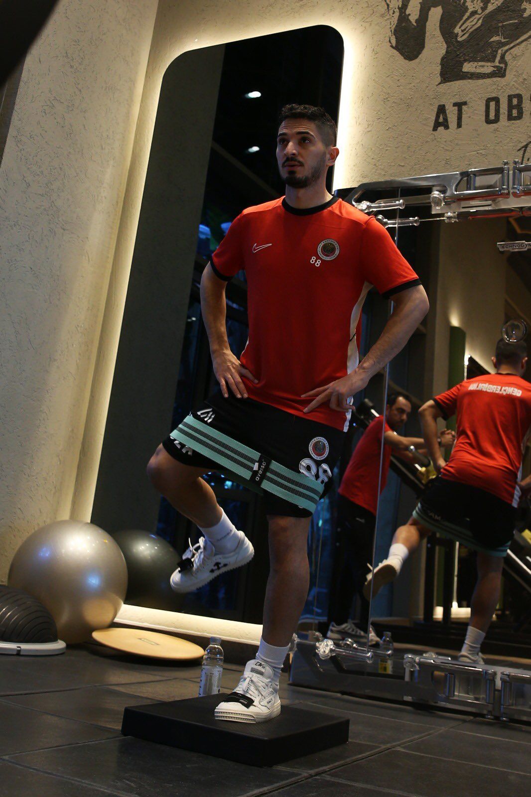 H Eu U Pc Y X M A A D Pef