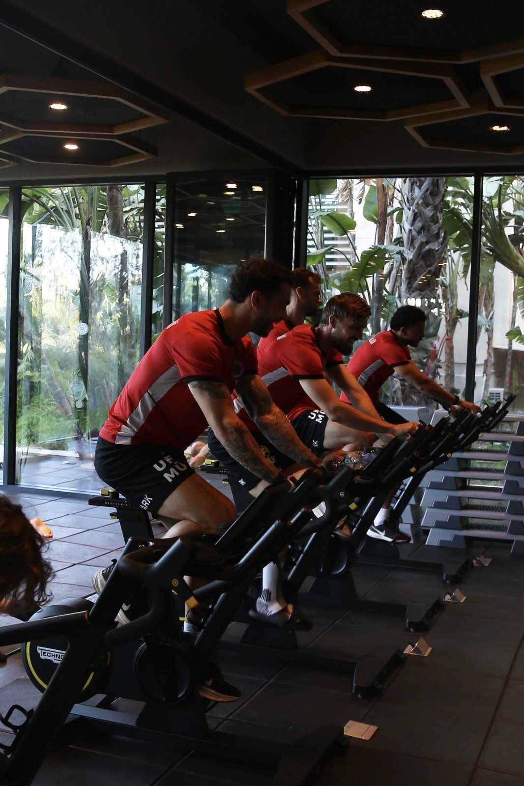 H Eu U Pca W U A A1 Hq V