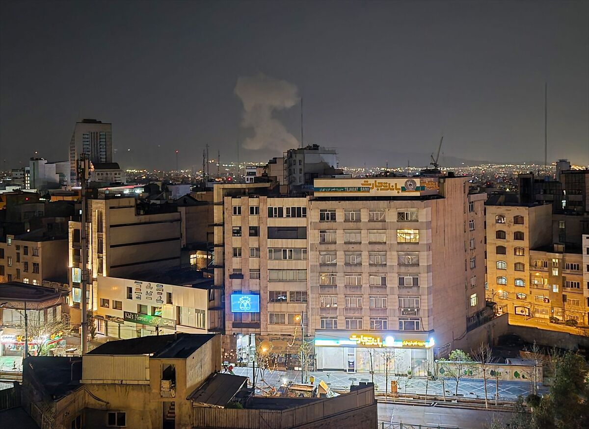 İran'ın Başkenti Tahran'da Patlamalar Meydana Geldi 2