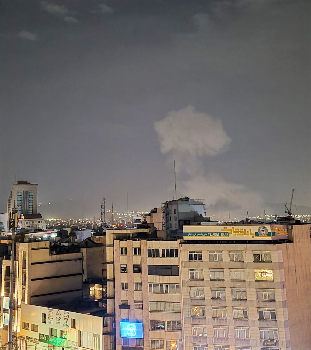 İran'ın Başkenti Tahran'da Patlamalar Meydana Geldi 3