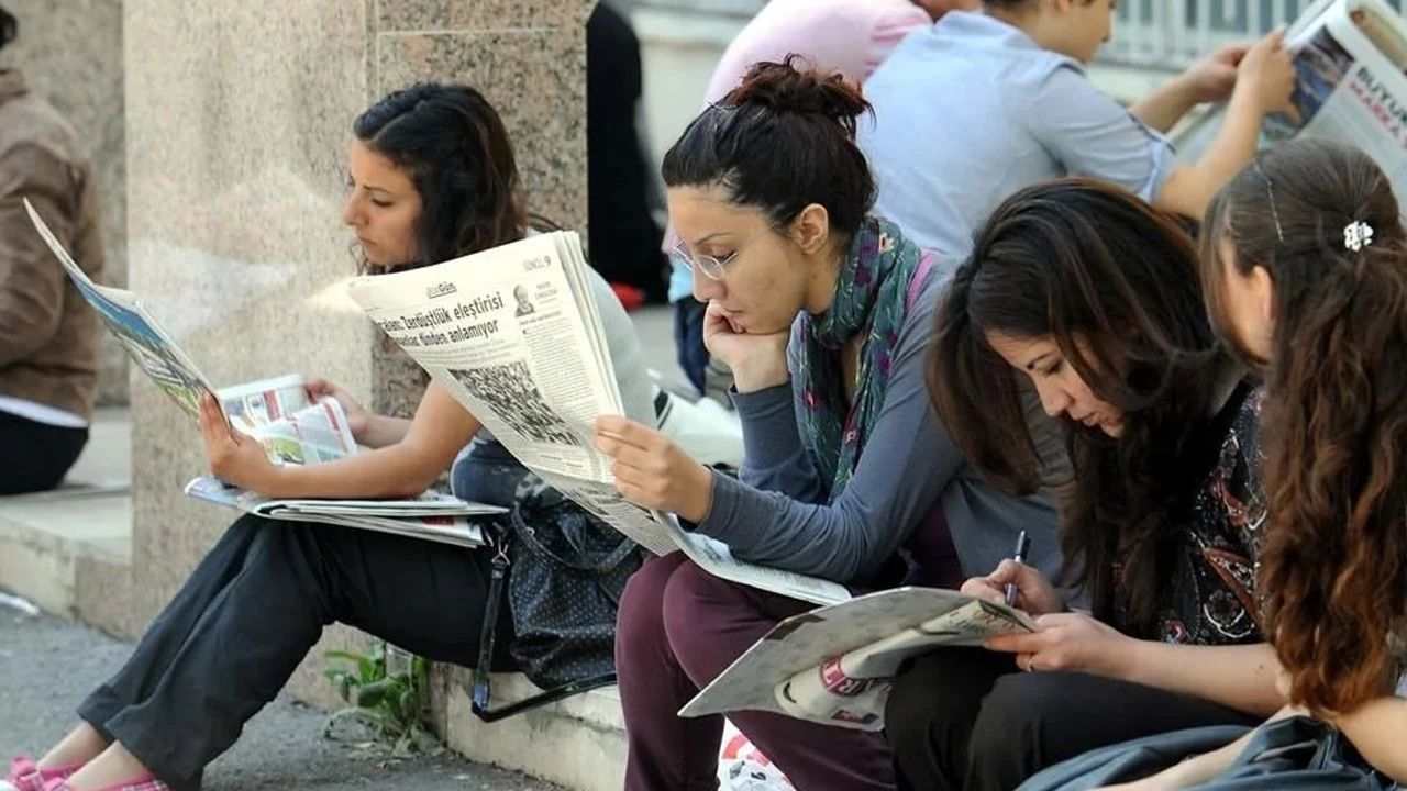 Turkiyede En Cok Kadinlar Ve Gencler Issiz1