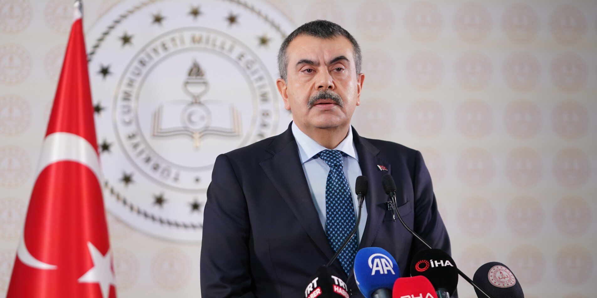 24134937 Manset B A K A N T E K Y N O K U L L A R D A A L I N A C A K T E D B Y R L E R E Y L Y Y K Y N B A S I N A C I K L A M A S I D U Z E N L E D Y