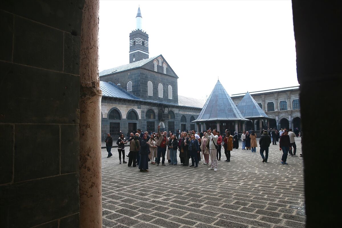 A A 20260401 40983798 40983793 T U N U S F A S V E C E Z A Y I R L I S E Y A H A T A C E N T E L E R I R O T A Y I G U N E Y D O G U Y A C E V I R D I