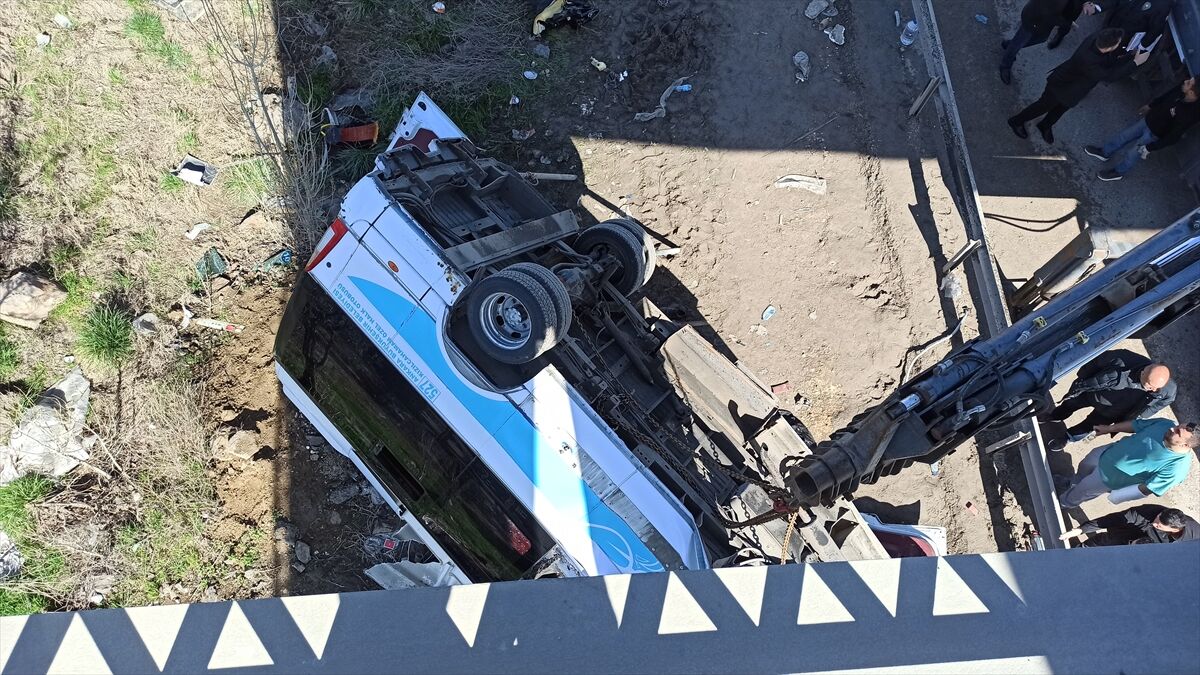 A A 20260404 41009348 41009345 K A H R A M A N K A Z A N D A O Z E L H A L K O T O B U S U U S T G E C I D I N A Y A G I N A C A R P T I 5 K I S I O L D U 14 K I S I Y A R A L A N D I