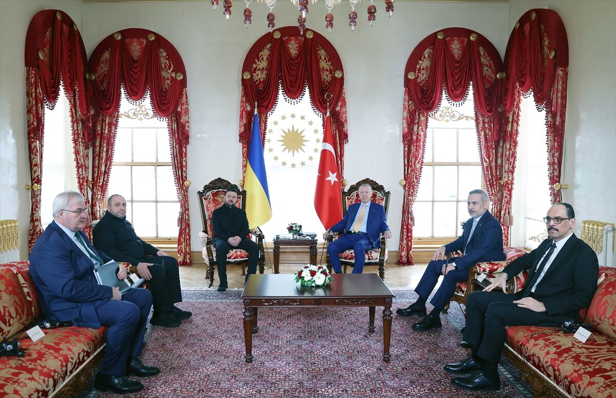 A A 20260404 41012596 41012595 C U M H U R B A S K A N I E R D O G A N U K R A Y N A D E V L E T B A S K A N I Z E L E N S K I Y I R E S M I T O R E N L E K A R S I L A D I