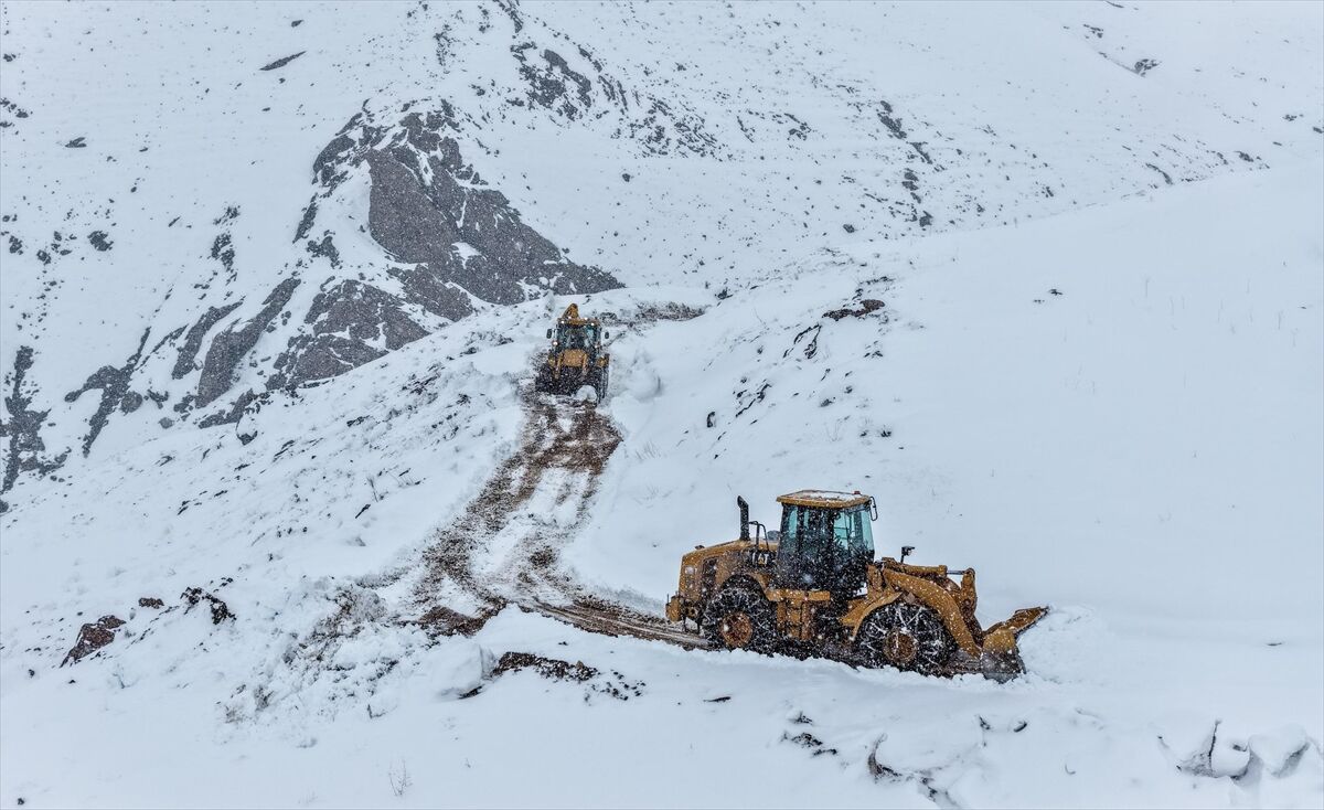 A A 20260414 41100540 41100537 V A N D A K A R L A M U C A D E L E C A L I S M A L A R I S U R U Y O R