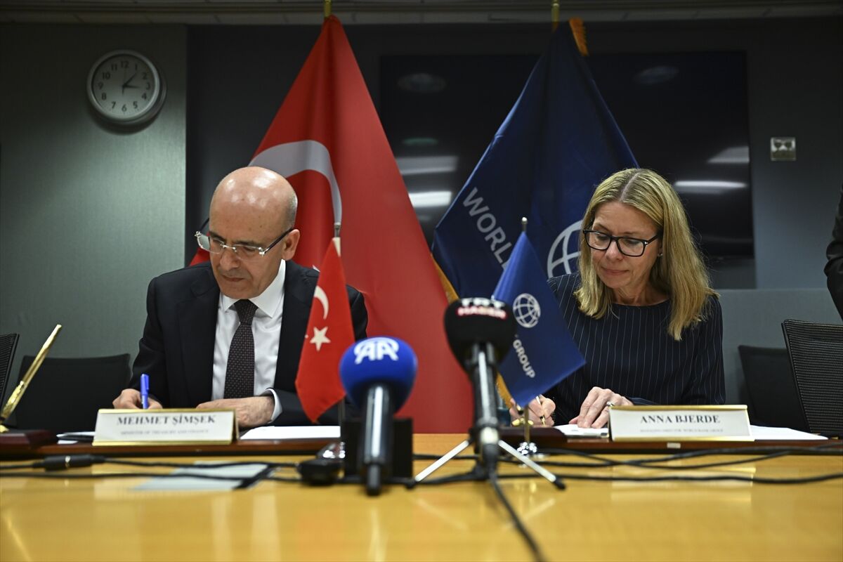 A A 20260415 41108613 41108608 T U R K I Y E I L E D U N Y A B A N K A S I I S T A N B U L K U Z E Y D E M I R Y O L U G E C I S I P R O J E S I N I N F I N A N S M A N A N L A S M A S I N I I M Z A L A D I