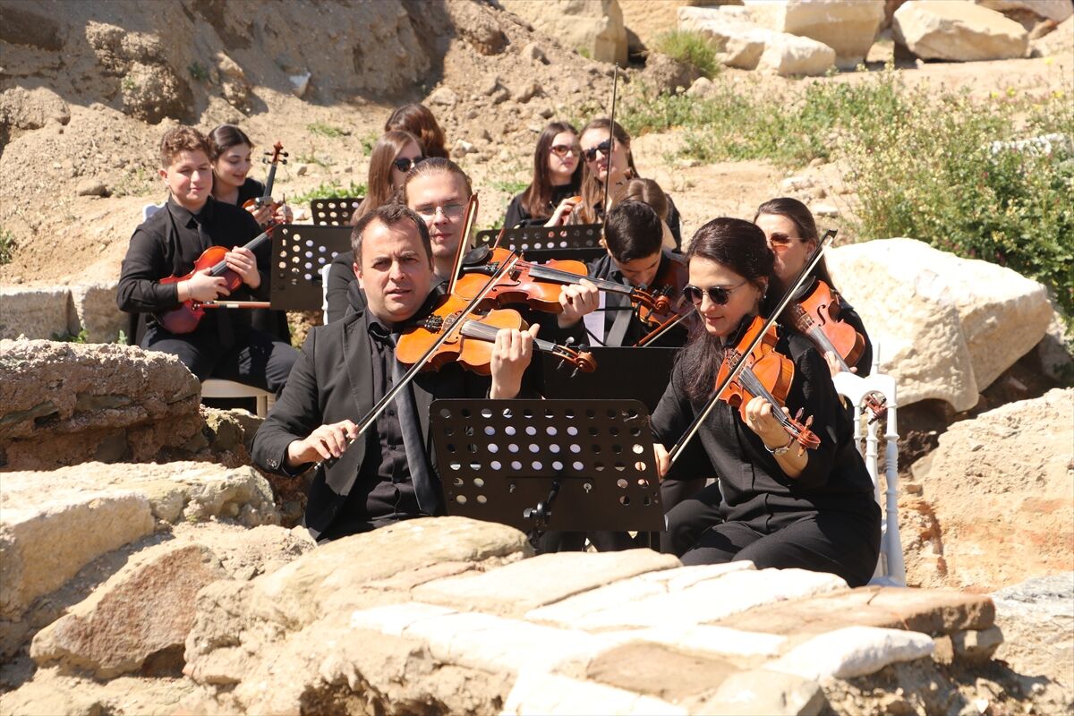 A A 20260415 41108852 41108843 P E R I N T H O S A N T I K K E N T I N D E Y A K L A S I K 2 B I N Y I L S O N R A M U Z I K Y A N K I L A N D I