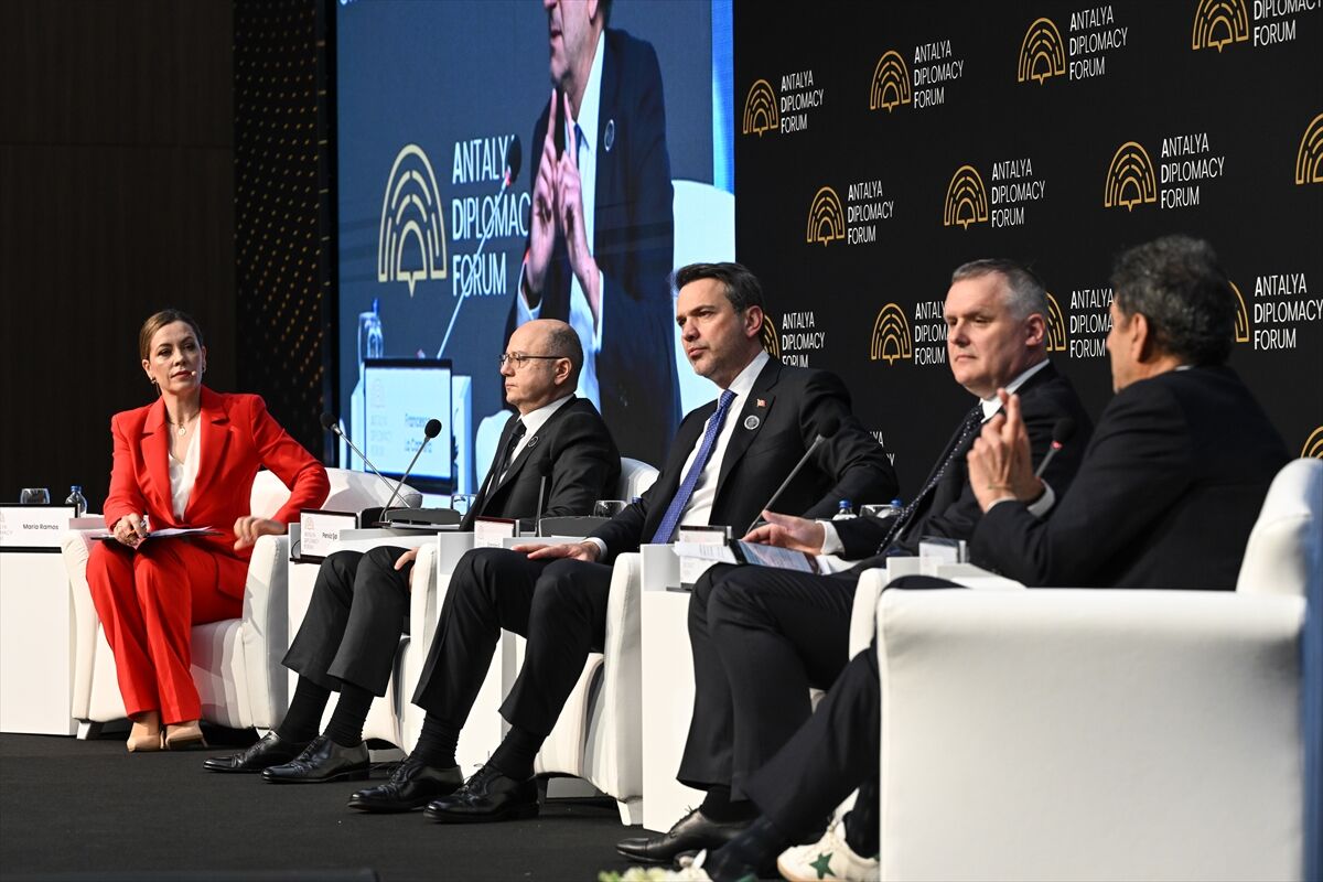 A A 20260417 41130428 41130421 5 A N T A L Y A D I P L O M A S I F O R U M U