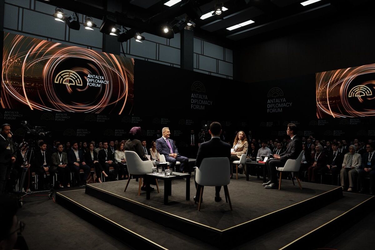 A A 20260419 41154592 41154573 A N T A L Y A D I P L O M A S I F O R U M U