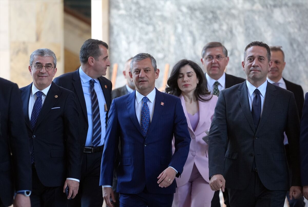 A A 20260421 41168693 41168686 C H P T B M M G R U P T O P L A N T I S I