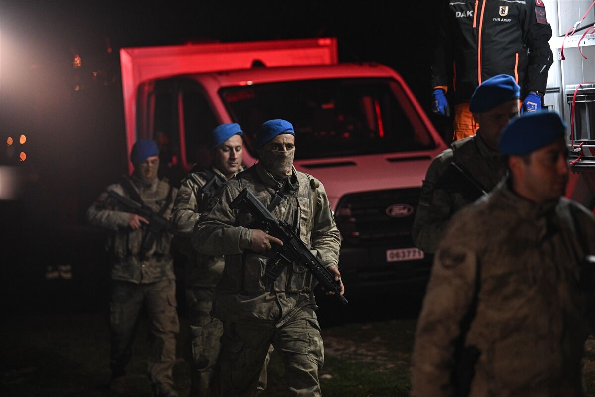 A A 20260421 41174470 41174468 A N K A R A D A K A Z A K I R I M A U G R A Y A N H E L I K O P T E R D E I N C E L E M E L E R S U R U Y O R