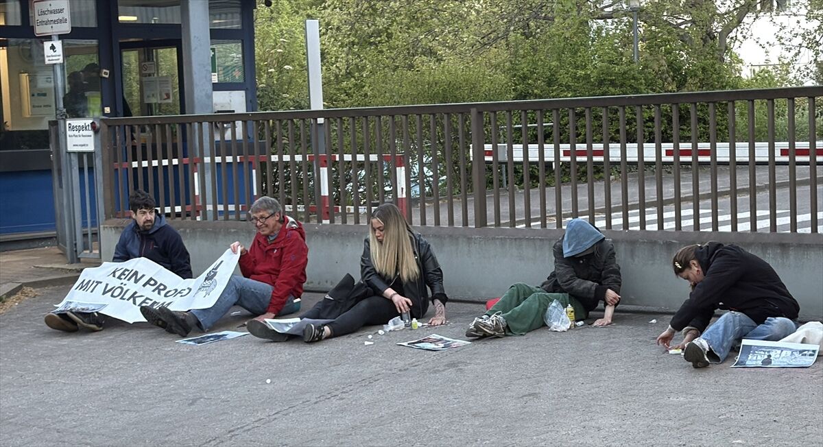 A A 20260430 41249736 41249725 B E R L I N D E A K T I V I S T L E R I S R A I L I C I N M U H I M M A T U R E T E N R H E I N M E T A L L S I R K E T I N I P R O T E S T O E T T I