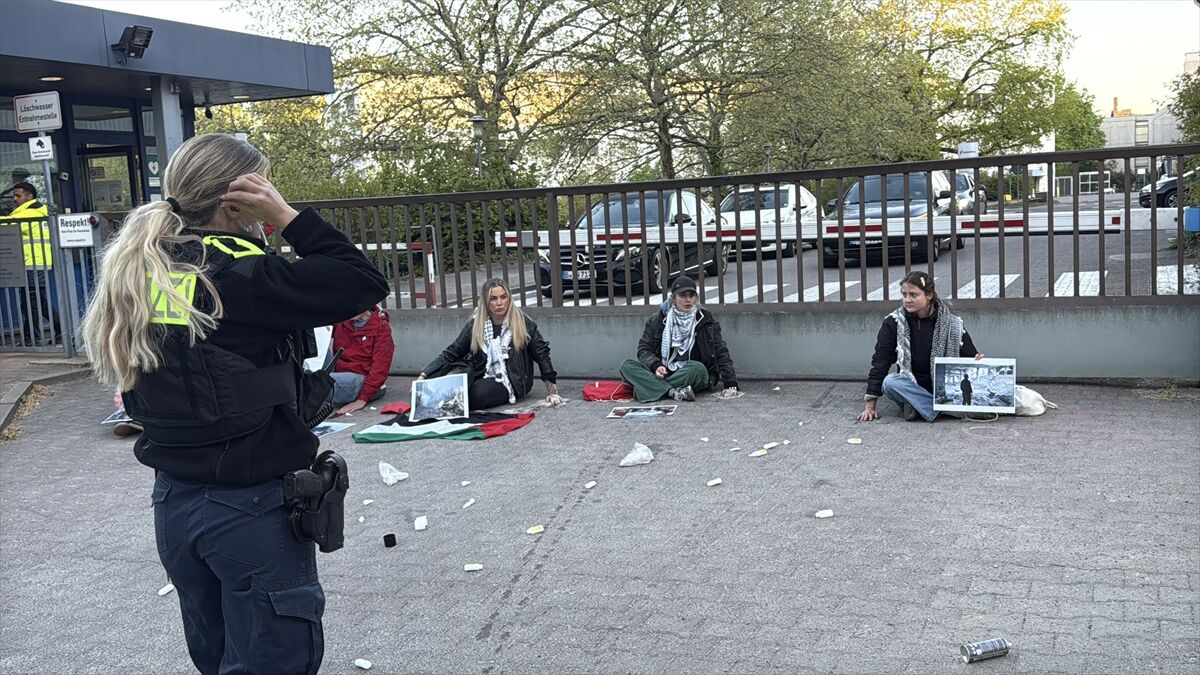 A A 20260430 41249736 41249728 B E R L I N D E A K T I V I S T L E R I S R A I L I C I N M U H I M M A T U R E T E N R H E I N M E T A L L S I R K E T I N I P R O T E S T O E T T I