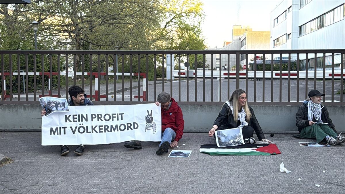 A A 20260430 41249736 41249729 B E R L I N D E A K T I V I S T L E R I S R A I L I C I N M U H I M M A T U R E T E N R H E I N M E T A L L S I R K E T I N I P R O T E S T O E T T I