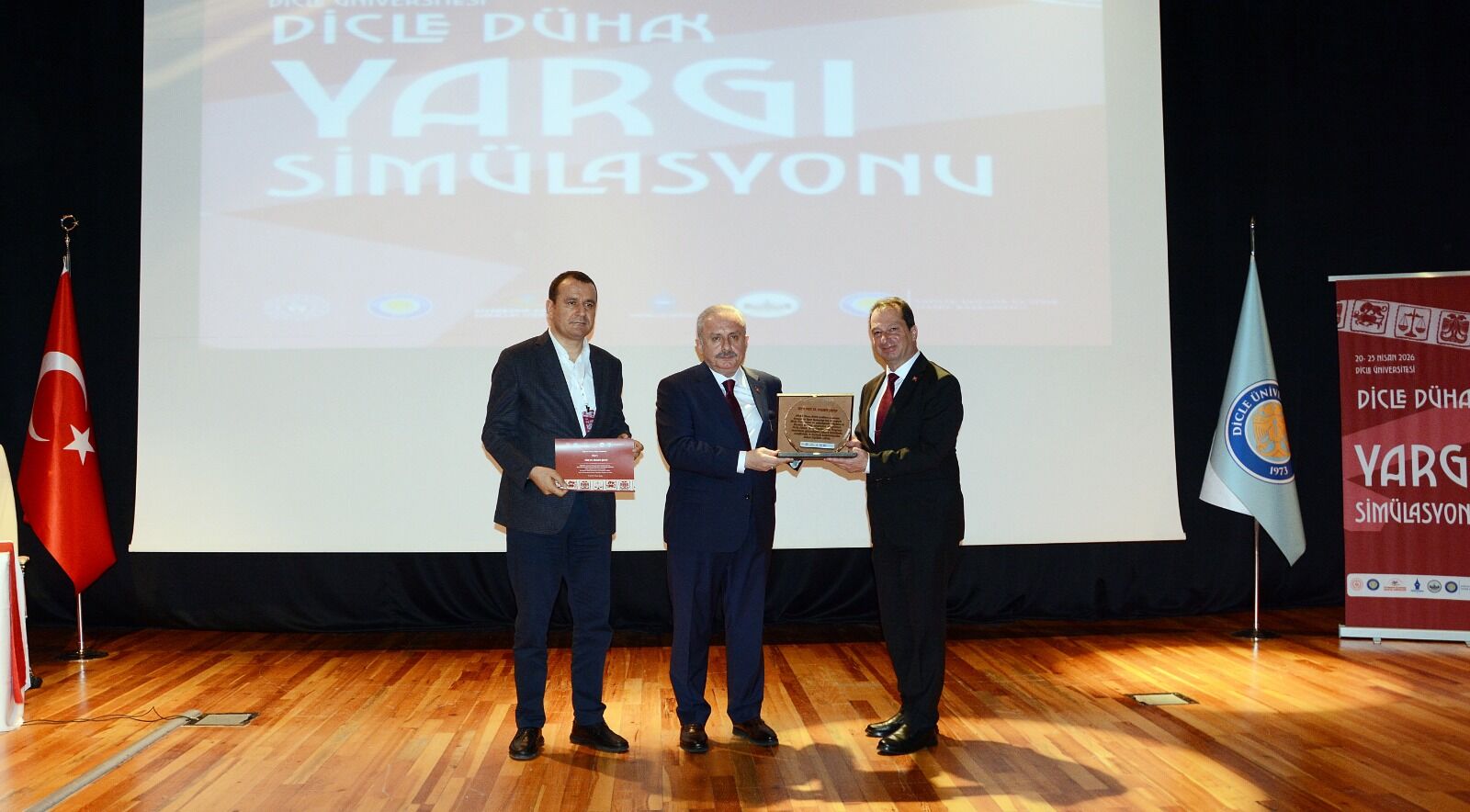 E7C82E5Ec46E41258F091E3608594E71 C8D20Df9 1E76 4Bcc 98Cd C1E5Fe5Bb921