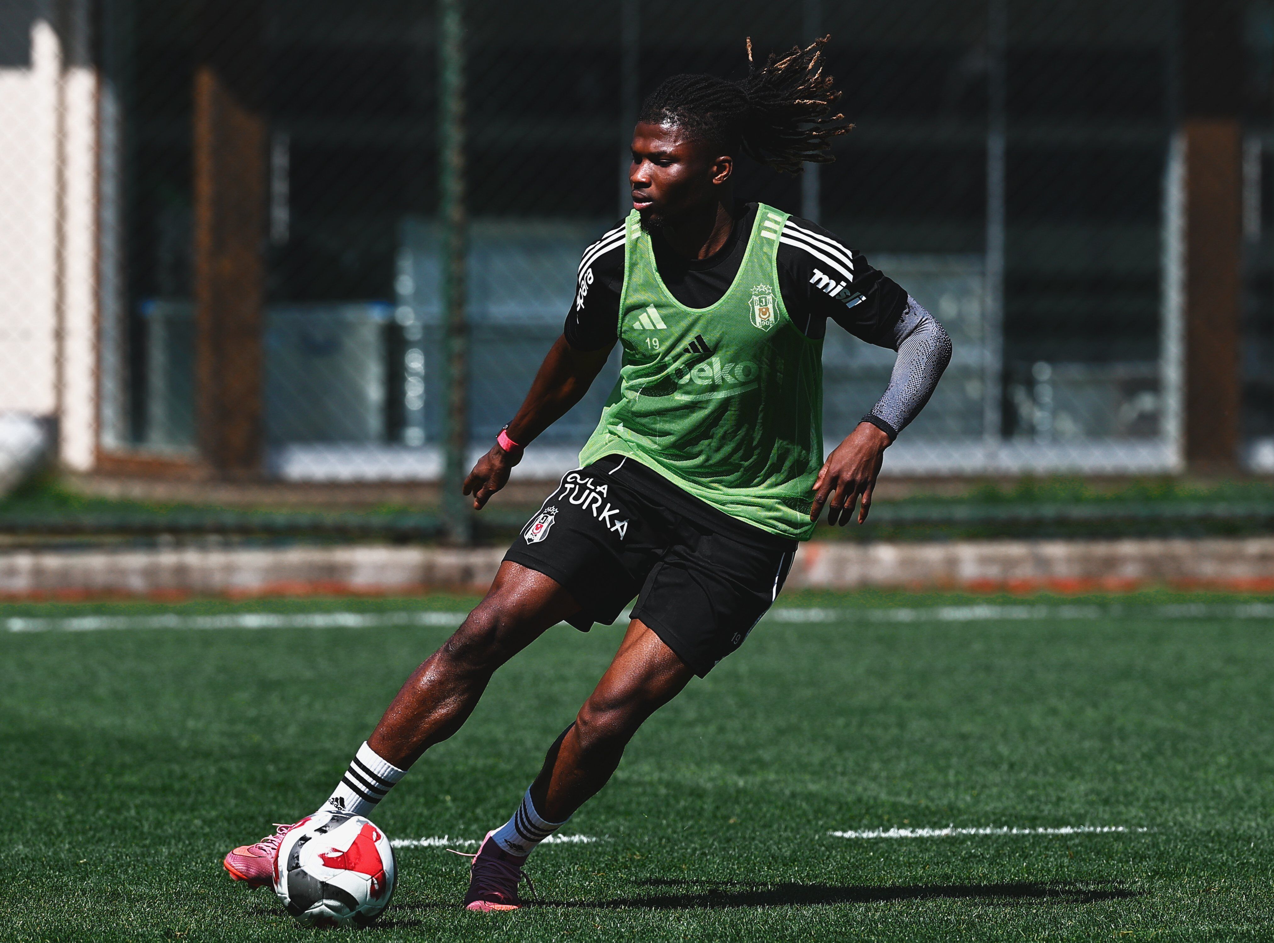 H F O D N8Q W4 A A D V M