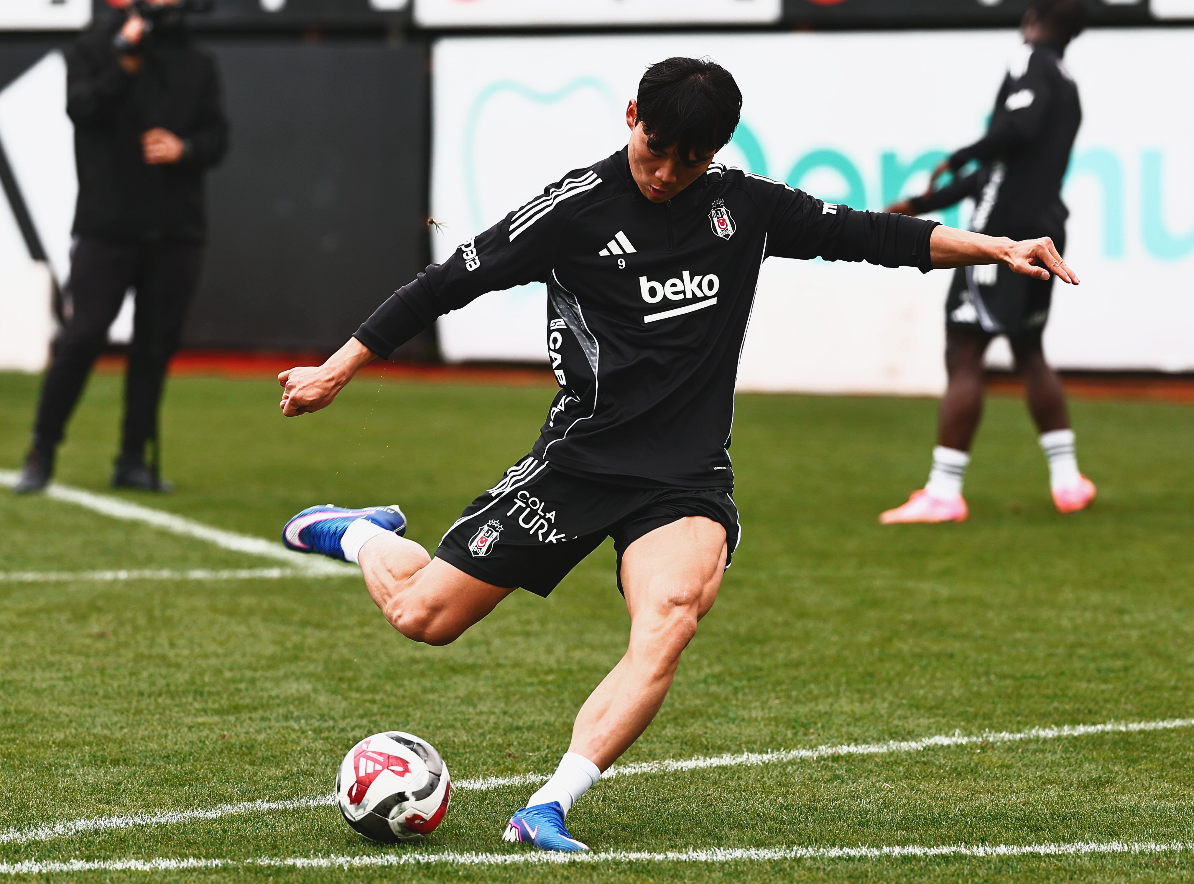 H F Y Q A8 Hb0 A A 1 Zj