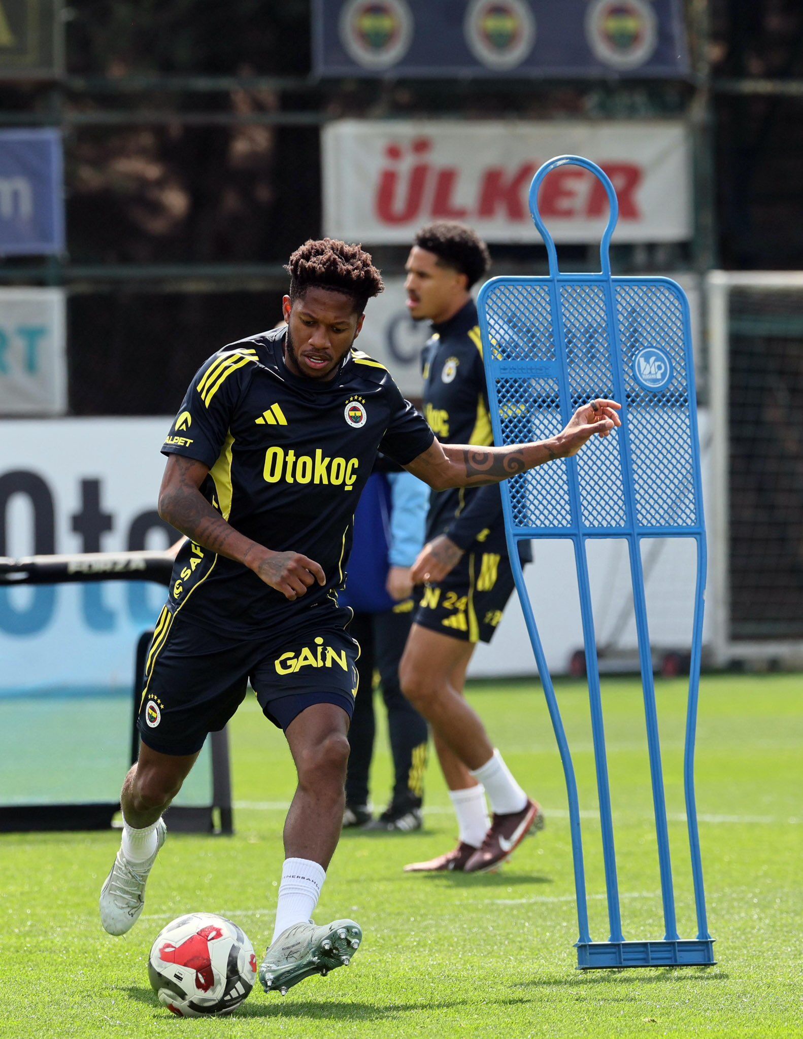 H G Q2Zt E W E A Afh3 U