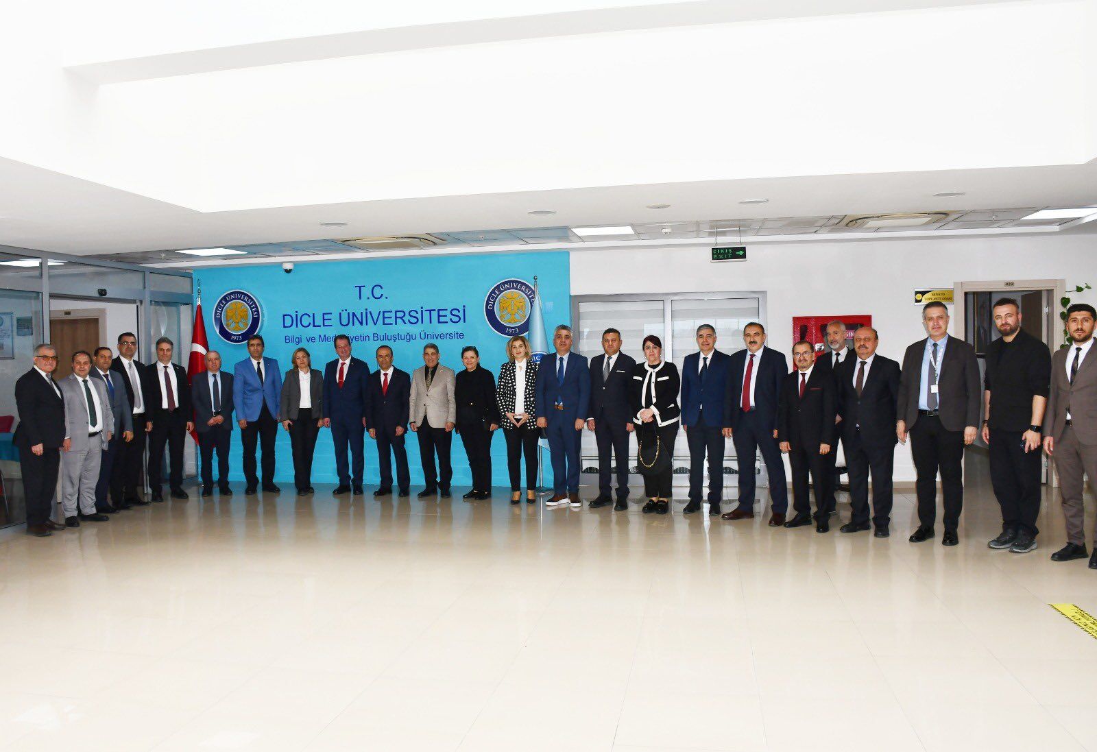 H H Df S5Yb Q A A Cqqb