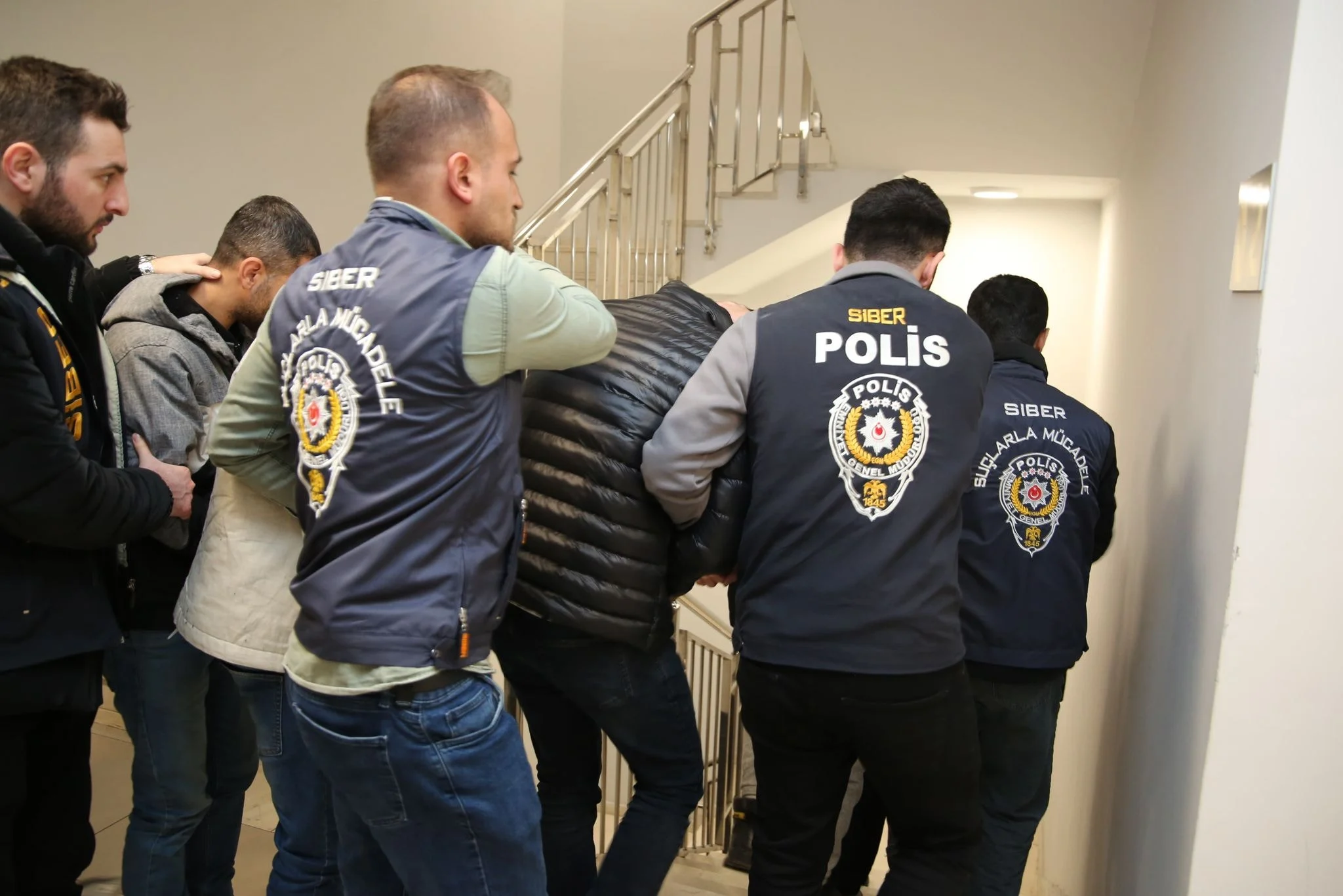 Aa202501273688208736882084Kocaelimerkezlidolandiricilikoperasyonunda33Suphelitutuklandijpg 9Y0 Ep Bszk Eqxksktxfh Y7 A