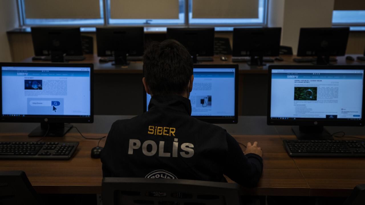 Siber Polis Siber Suclar 1476394-1