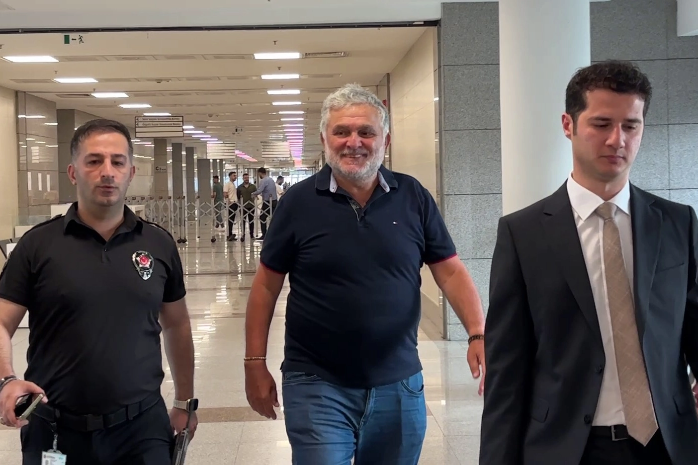 Gazeteci Rusen Cakir Ifade Vermek Uzere Adliyeye Geldi 1784879608 441 Large