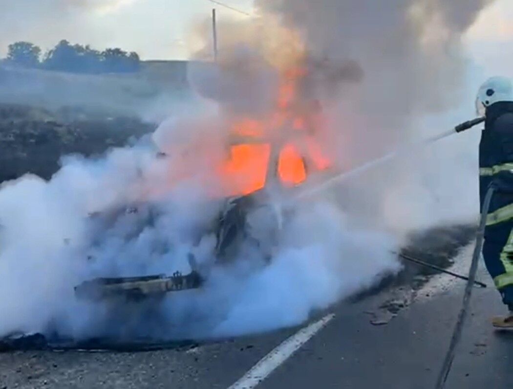 Van'da Seyir Halindeki Otomobil Alev Alev Yandı