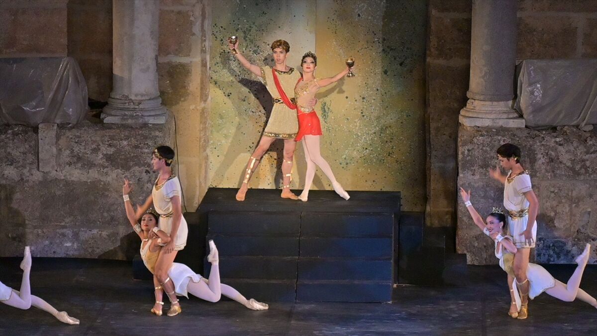 'Spartaküs' Aspendos'ta sahnelendi!