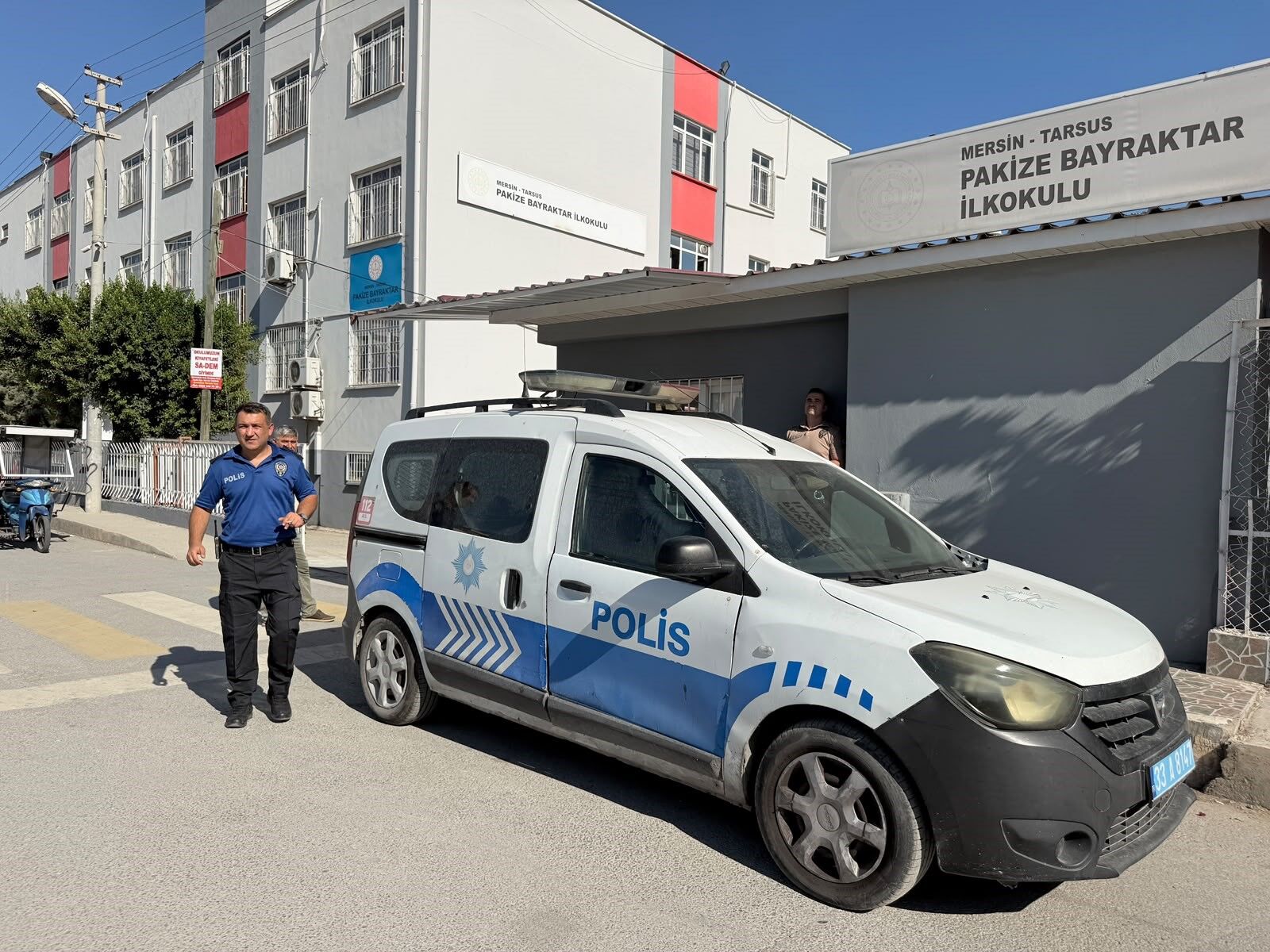 1. sınıf öğrencisinin çantasından tabanca çıktı!