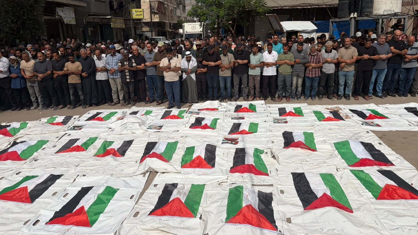 Öldürülen 51 Filistinlinin kalıntıları Nuseyrat Kampı’nda defnedildi!