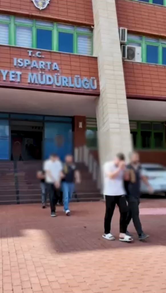 Araç kiralama yalanıyla dolandırdılar