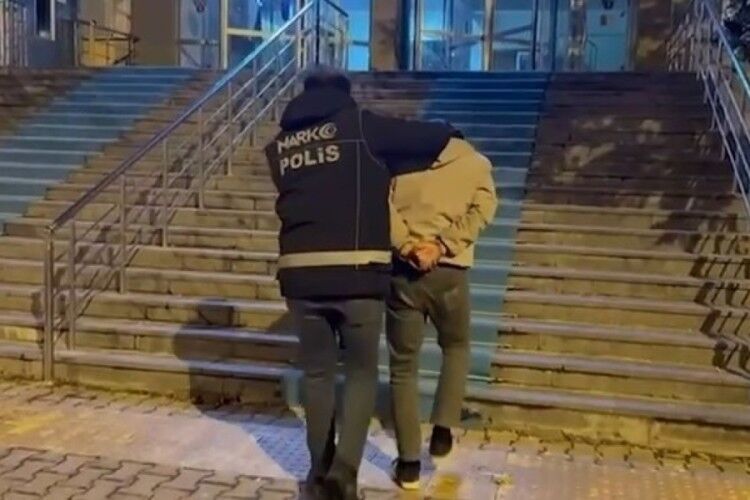 İstanbul’da sokak satıcılarına operasyon: 164 şüpheli tutuklandı