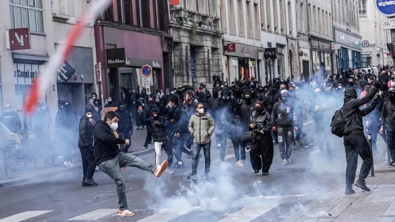 1957389 Macron Dan Fransa Daki Olaylara Sert Tepki Yikanlar Bedelini Odemeli 6Ad5256246938