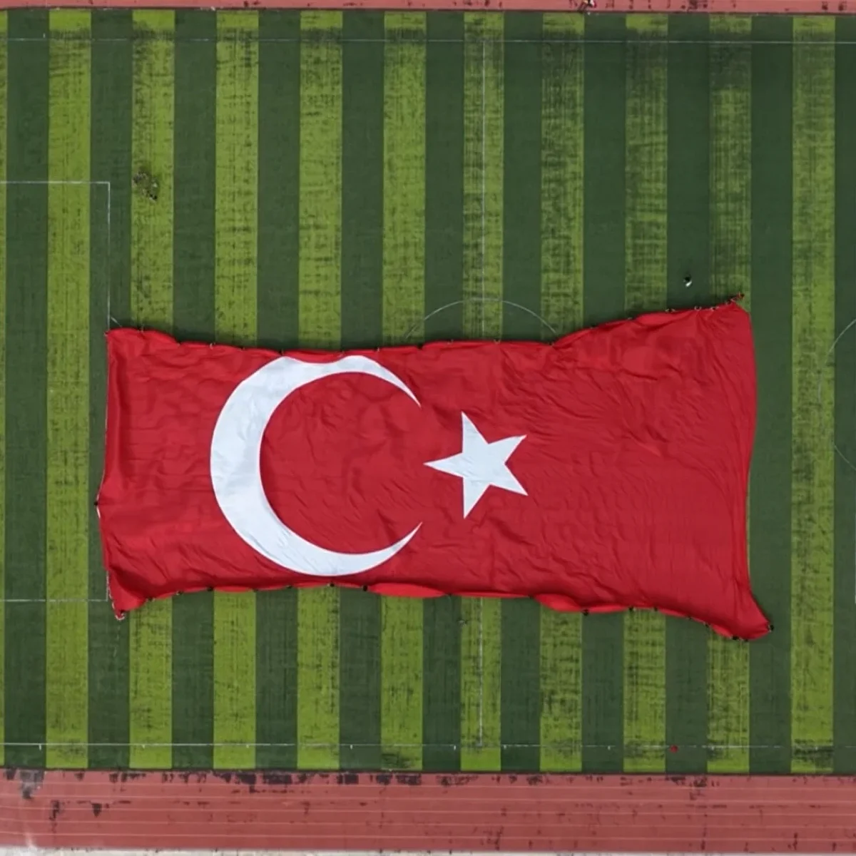 4Be2F5Cb Milli Savunma Bakanligindan Gokyuzunde Dev Bayrak (1)